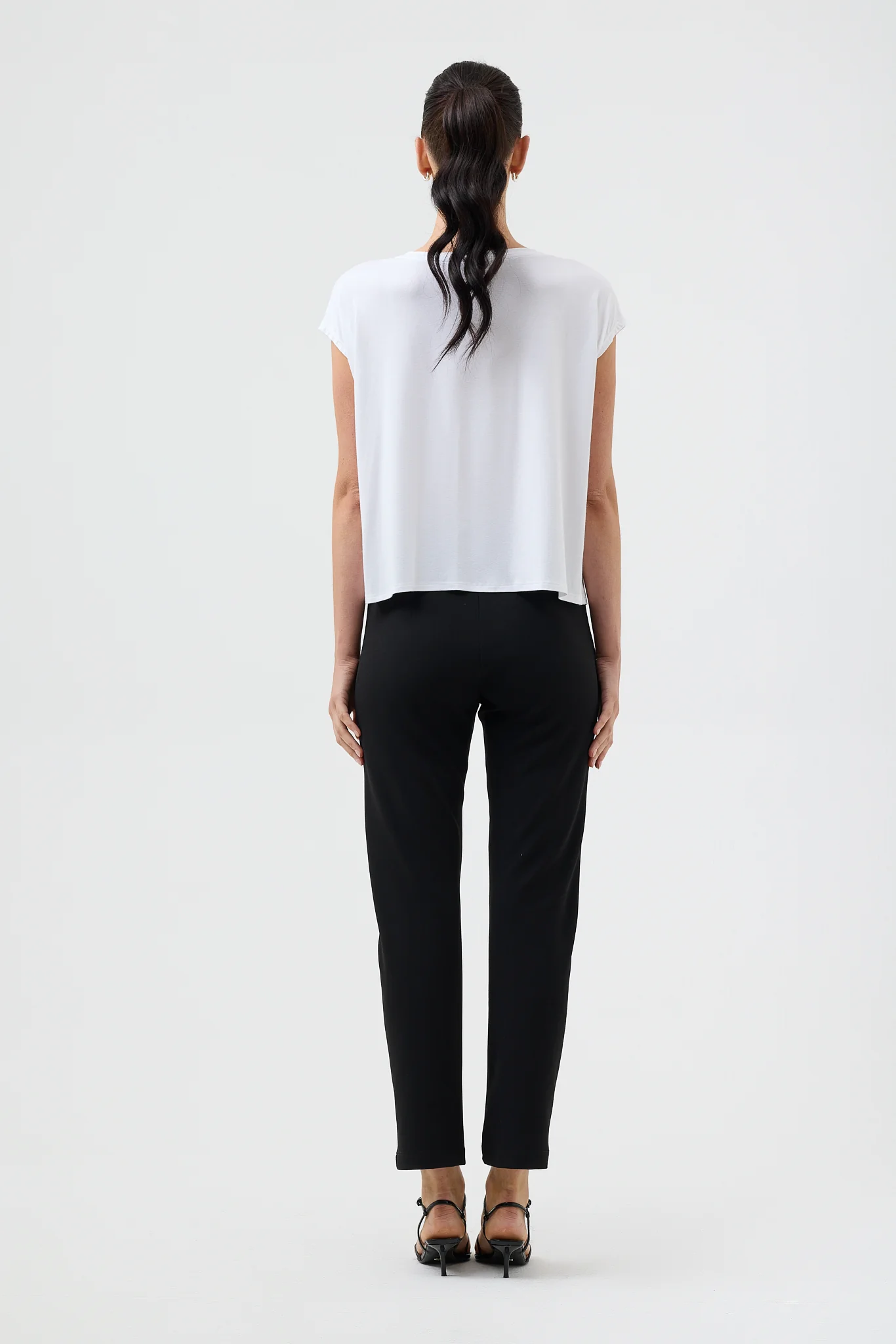 V NECK TEE - Image 5