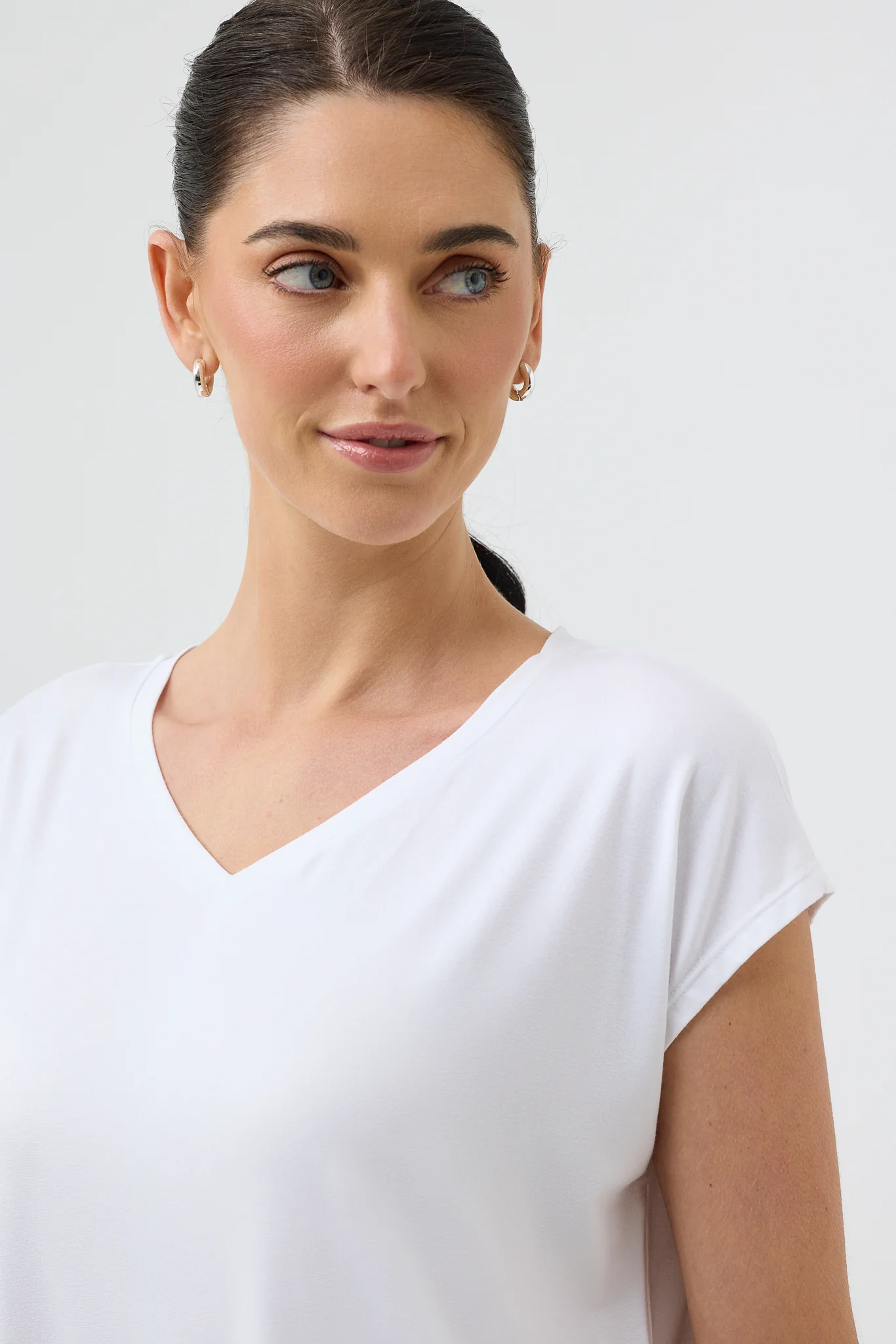 V NECK TEE - Image 6