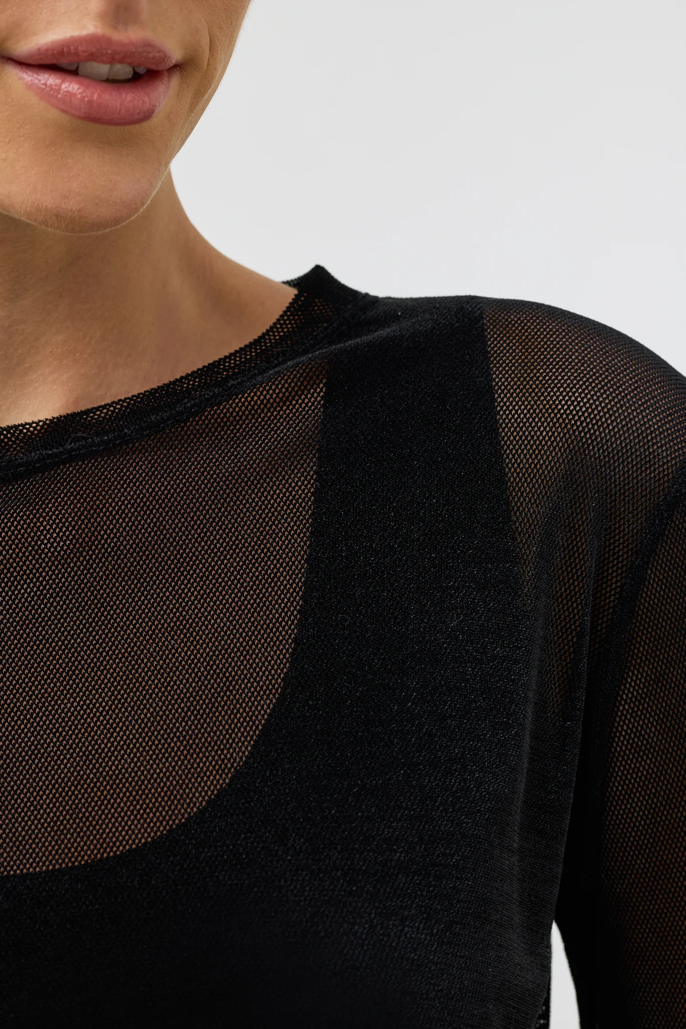 VELOUR MESH TOP - Image 6
